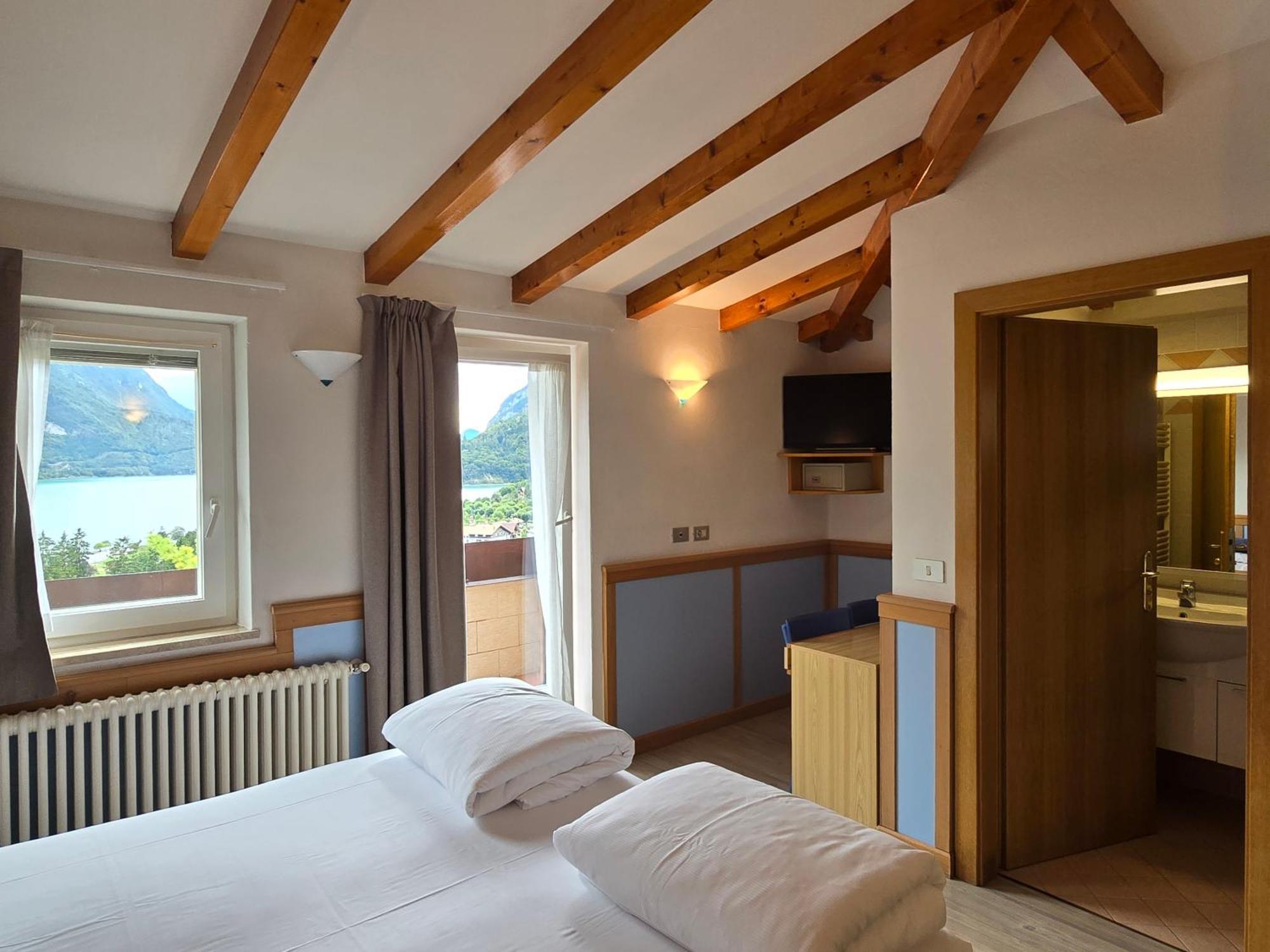 Hotel Miramonti Molveno Bagian luar foto